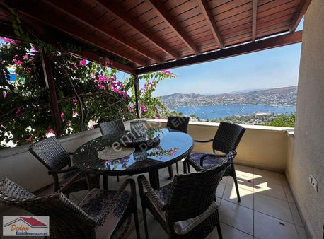 Fırsat !! Kesintisiz Deniz Manzaralı 4+1 Tribleks Villa