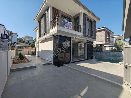 Denize 700m Mesafede Tam Müstkail Havuzlu Villa