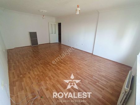 Royalest'ten Site İçi Ara Kat Geniş Ve Bakımlı 3+1