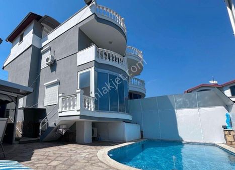 Alanya Avsallar'da 200 M2 3+2 Müstakil Havuzlu, Kapalı Otoparklı Villa