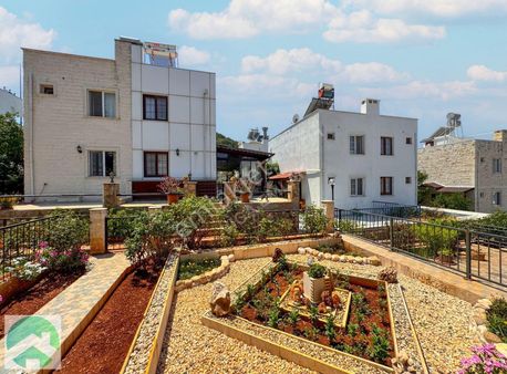 Viga Emlaktan Batı Akdeniz Sahil Sitesinde Dubleks Satılık Villa