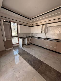 Güngör Caddesinde Depremden Sobra Biten Perde Betonla Yapılmuş Sıfır Bina 4+1 Pazrlık Payı Var