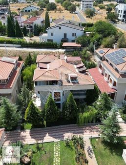 Hallaçlar'da Site İçin'de Satılık 4,5+1 Geniş Villa
