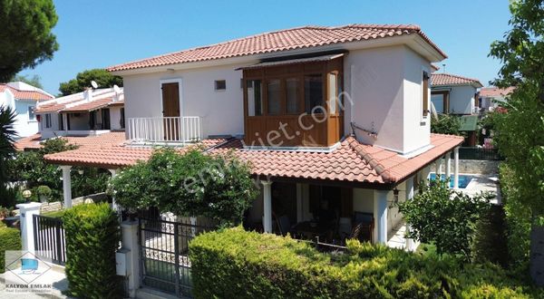 Alaçatı Göbenede Satılık Müstakil Havuzlu Muhteşem Konumlu Villa