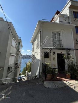 Çengelköy Sahilde Bogaz Manzaralı Komple Satılık 4 Katlı Bina