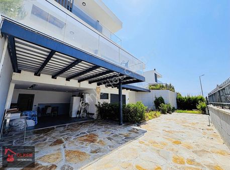 Soğucakta 850m2 Bahçe Asansörlü Acil Satılık Özel Havuzlu Villa