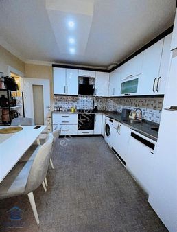 Albayrak Mahallesi Merkezi Konumda Otoparklı 3+1 Satılık Daire