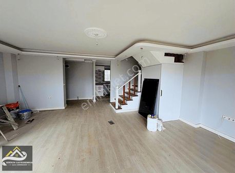 Acil Satılık Pazarlıksız Havuzlu Tripleks