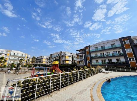 Başiskele Yuvana Sitesi'nde Satılık Havuz Manzaralı 3+1 Daire