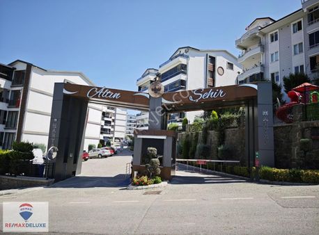 Gölcük Donanma Mah. Altın Evler Sitesi Satılık 3+1 Bahçe Dubleks