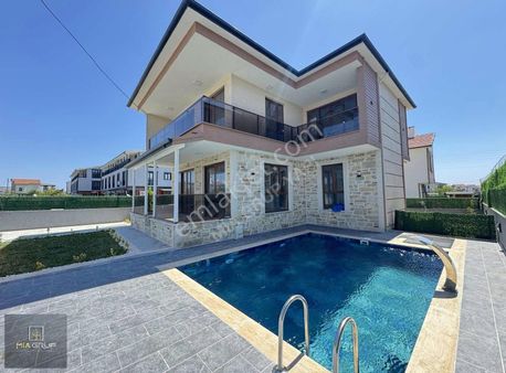 Mia Grup// Özel Dizayn 3+1 Havuzlu Otoparkl İskanlı Lüx Villa