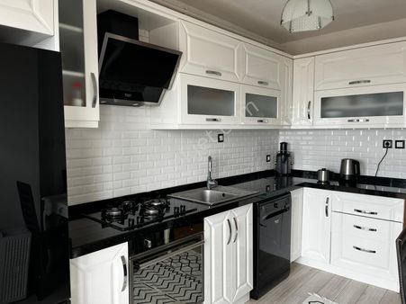 Rizenin Merkezinde 14.kat-160.m2-süper Manzaralı-3+1-satılık Daire