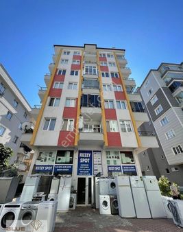 Yenı Mahalle Tramvayına 1 Sokak Satılık Asansörlü 3+1 Daire