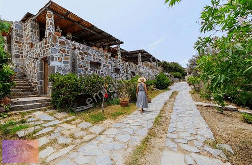 Gümüşlük 10.000m2 Alana Sahip Komple Satılık Orijinal Taş Evler