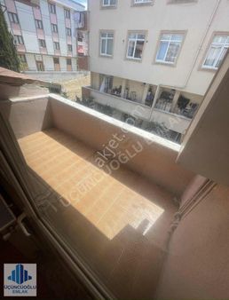 Güzelyalıda Ara Kat Kiralık Geniş Daire