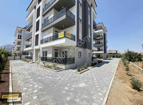 Yeniköy Merkezde 2 Bloklu Site İçi Ara Kat 2+1 Ebeveyn Banyolu