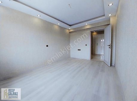 Alpaslan Mah.meram Fen Lisesi Civarı Satılık 3+1 Daire Son Kat