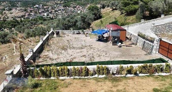 Satılık Hobi Bahçesi Duvarları Yapılı İki Parsel Geniş Alanlı