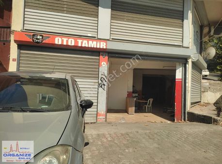 Mahmutbey Köyiçinde Köşebaşı Araç Tamirine..v.s İşlere Ve Boş.