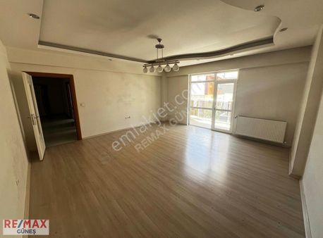 Başharık Mahallesinde Satılık Ara Kat Daire