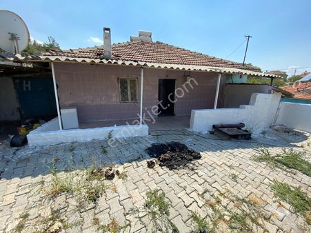 İzmir Kınık Arpaseki Köyü'nde Satılık Müstakil Bahçeli Köy Evi