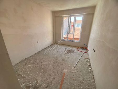 Anadolu Üni 3dk Arakat Asansörlü Geniş Fırsat 2+0 Daire Bk-10