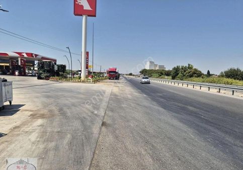 M&ş Gayrumenkulden Akhisar İstanbul Yolu Üzerindebenzinlik Yanı Satılık Kupon Yer.....
