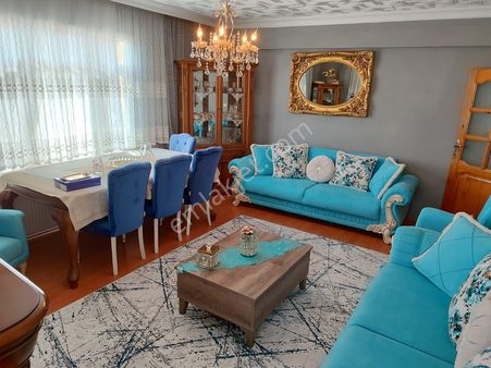 Özgür İnşaat"tan Silivri"de 3 Katlı Müstakil Villa İhtiyaçtan Satılık !!!