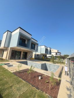 Kuşadası Davutlar'da 3+1 Özel Havuzlu Satılık Villalar