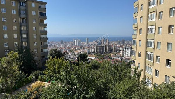 Kartal Yakacık'ta Site İçinde Deniz Manzaralı 4+1 Satılık Daire