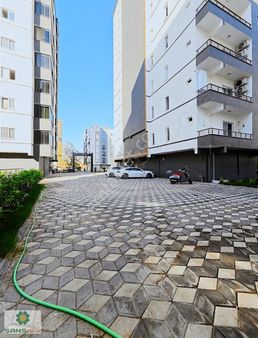 Erdemli Merkezde Havuzlu Kapalı Otoparklı Giyinme Odalı Lüks 3+1