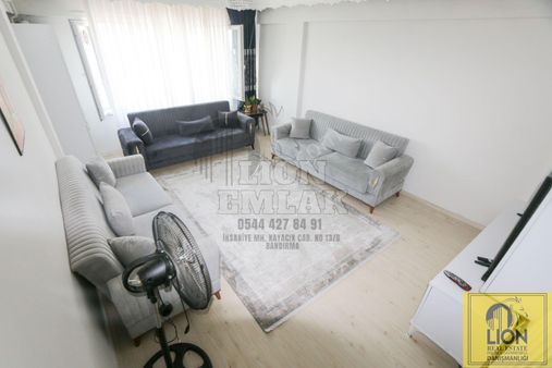 🟨⬛ Bandırma 17 Eylül'de Cadde Üzeri Arakat Satılık Daire⬛🟨