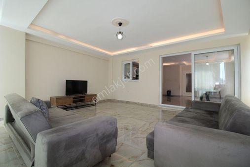 Aslan'dan Denize Sıfır Sitede Havuzlu Geniş 3+1