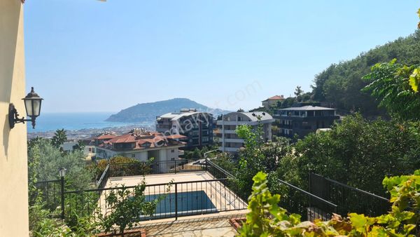 Alanya Büyükhasbahçe Mah.full Eşyalı Satılık 3+1 Villa