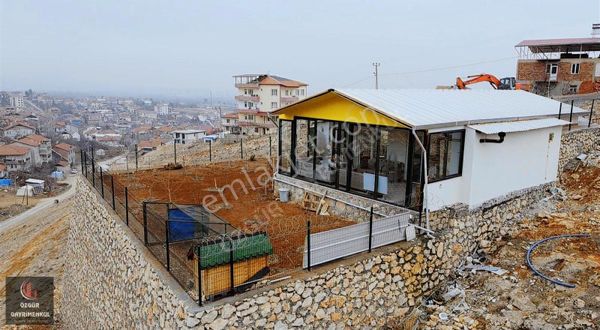 Özgürden Tecdede Mükemmel Konumda Sıfır Yapılı Müstakil Ev