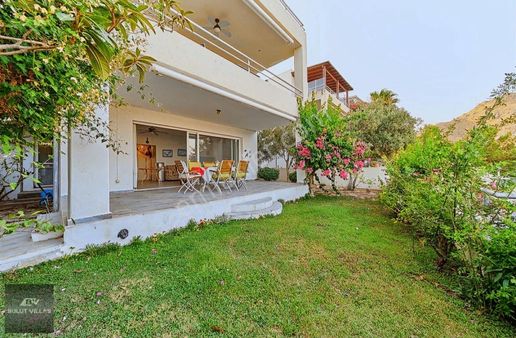 Bodrum Akyarlarda Bahçeli Ve Deniz Manzaralı Satılık Daire