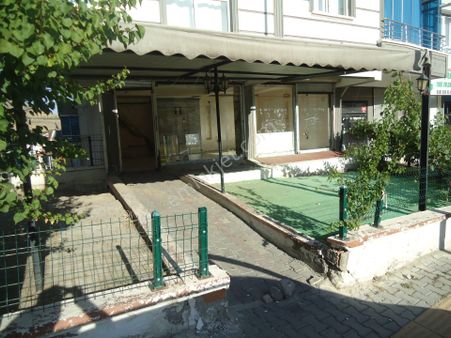 Krc'den Merkezi Konumda 50 M2 Kiralık Dükkan