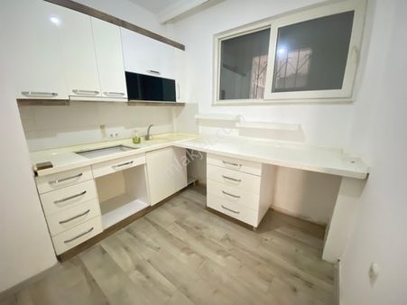 Dokuma Yeşiltepede Cadde Üzerinde Ara Kat Asansörlü Satık 3+1 Ayrı Mutfak Daire