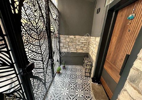 Karşıyaka Alaybey'de Full Eşyalı Satılık Daire