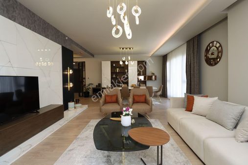 Kent İncek Satış Ofisinden Göl Manzaralı Satılık 5+1 Daireler