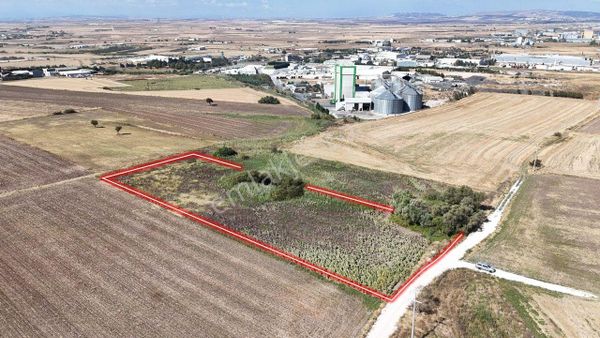 Remax Area'dan Bandırma-akçapınar'da Harika Bir Konumda 10352 M² Tarla