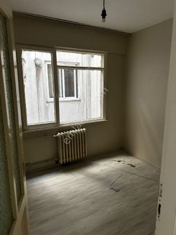 Emniyetevlerde 3+1 120 M2 İki Balkonlu Masrafsız Arakat Muhteşem Daire