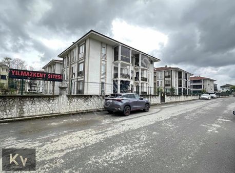 Kv Gayrimenkul'den Yazlık Yılmazkent Sitesinde Satılık 3+1 Daire