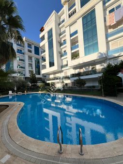 Hurma Mahallesi’nde Havuzlu Site İçerisinde Satılık 1+1 Daire