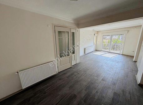 Dutlu Sokak'ta Kiralık 2+1 Ofis