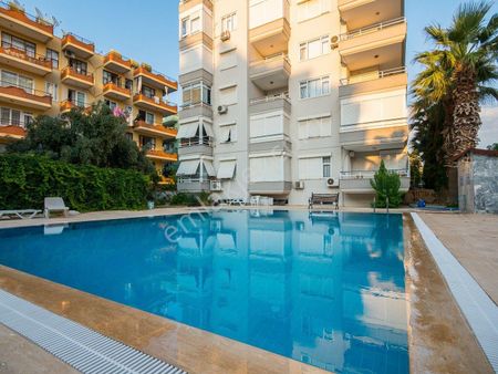 Alanya Merkez'de Satılık Full Eşyalı 1+1 Manzaralı Daire