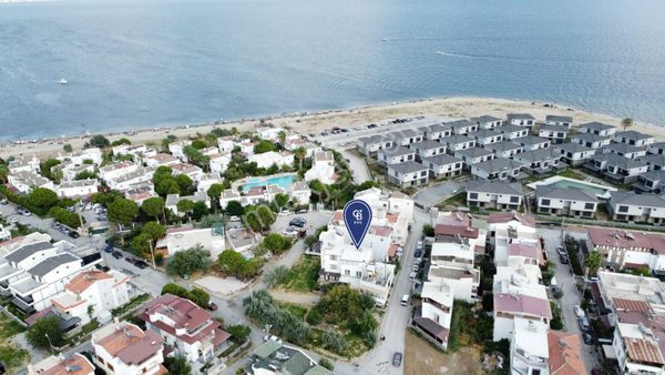 Cb King’den Edremit/güre Cumhuriyet Mahallesi Denize 100 Mt. Satılık Tripleks
