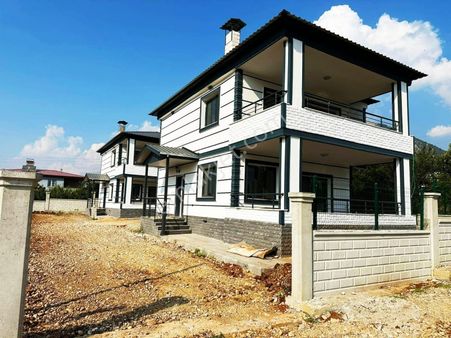 Pozantı Kar Emlaktan Hamidiye Köyünde Yaylalık Doğa Manzaralı 4+1 Satılık Villa