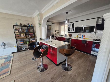 Rekoor Emlak'tan Ilıca Çeşmesi Yakını 5+2 Satılık Dublex Daire