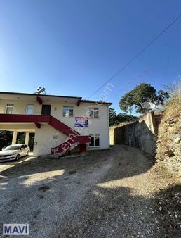 Remax Mavi'den -göl Manzaralı -geniş Bahçeli- Müstakil Ev
